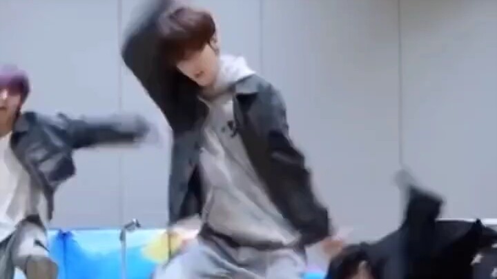 ใครบอกว่าคนตัวสูงเต้นแล้วจะแข็งทื่อเสมอไป? ｜【ชเวซูบิน】มาพิสูจน์ด้วยฝีมือของคุณเองเพื่อทำลายภาพจำเดิม