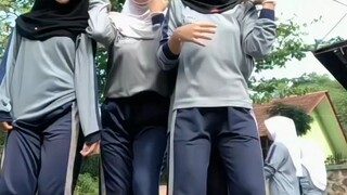 bercanda yaa gess😭