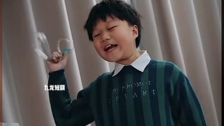 Chàng trai chỉ vì rút ống thở oxy của mẹ ruột mà bị quản gia đánh gãy cả hai chân!!