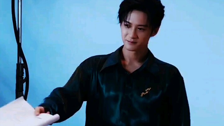 Tan Jianci dances the girl group dance so well! This look brings back the dream of young Shen Yi! Ta