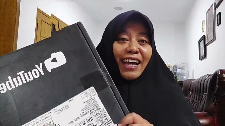 Silver Play Button Diperam Sebulan Begini Jadinya