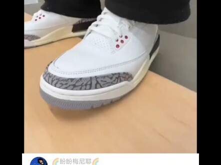 Trước đây trong tủ giày không có đôi nào là hàng giả, giờ thì toàn mang hàng giả thôi.