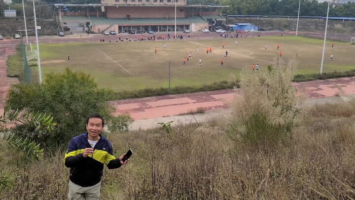 Guangxi Stadium, once glorious, now has grass taller than people.
