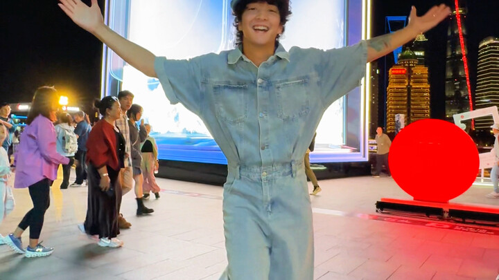 استمتع بزحمة العيد الوطني، وارقص ليلًا في بوند على أنغام "الشمس التي لا تغرب"