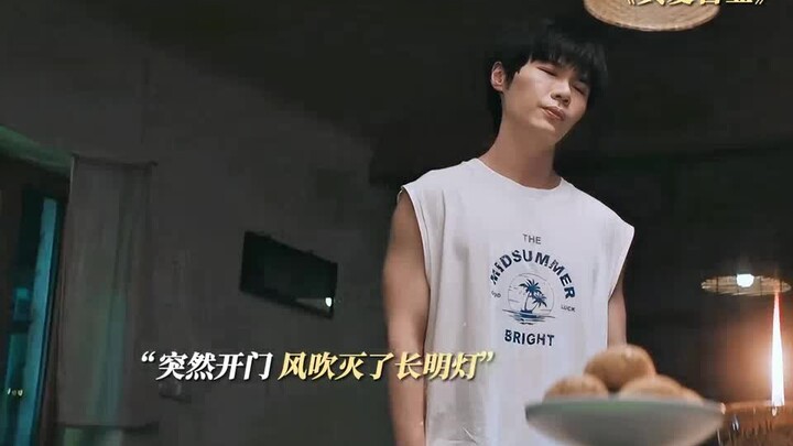 Anh ấy phản ứng chậm quá!