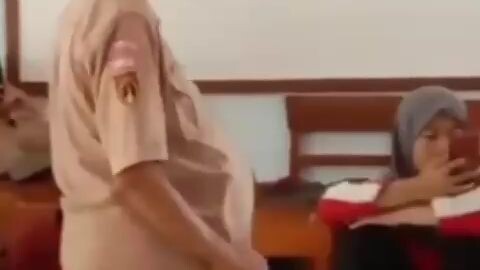 ketika di sekolah ada anak yang berpura-pura hamil