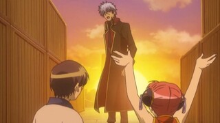 Kagura: Gin-chan, I've been exposed to too much sun. I feel dizzy. I need you to carry me on your ba