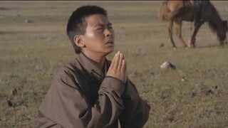 (تتنكر في زي رجل)، في الثانية السابقة كان هذا الرجل الخشن، وفي الثانية التالية أصبح الزوج الحنون