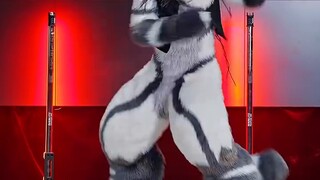 ميو فو يرقص على أغنية Hands up الجديدة