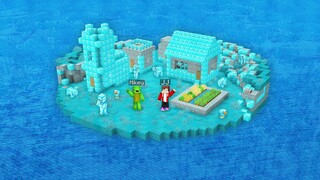 Mikey and JJ Found a DIAMOND VILLAGE ON WATER in Minecraft (Maizen)