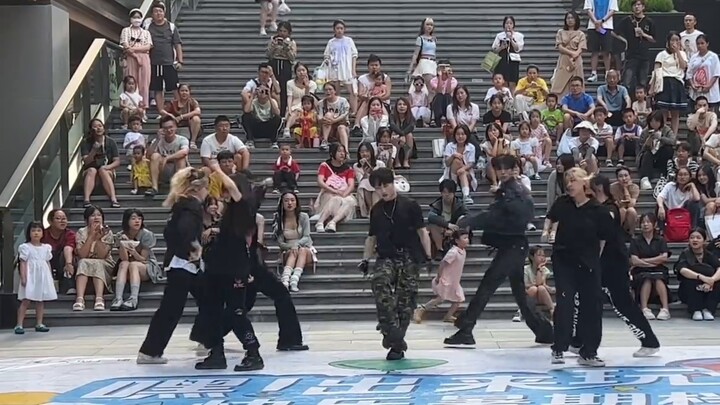 อย่าปรับตัวมากเกินไป! [ATEEZ] BOUNCY road show cover dance สมาชิกทุกคนร้อนแรงสุดๆ เพื่อเริ่มต้นขบวนร