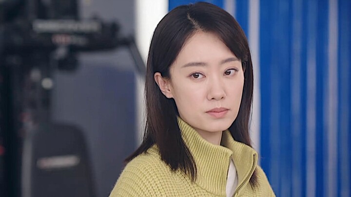 All it takes to drive a woman crazy is a fingernail