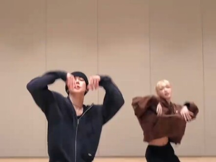 “kpop所有的舞蹈都应该被崔然竣跳一遍...怎么会有魅力这么强的爱豆啊 moa们真的吃的很好”【TXT｜盘点一些我喜欢的燃尽challenge】