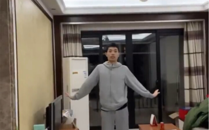 Vào đây giúp tôi xem đôi giày nào chưa đi vào được nhé!