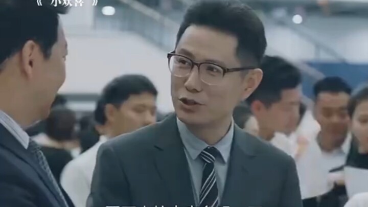 Bukan mau sombong, tapi aku memang kenal sama pak camat.