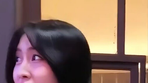 سخرية تزويو العابرة من ردود أفعال شقيقاتها الثلاث الأكبر سناً (تزويو تعيد تمثيل سخريتها الكلاسيكية)