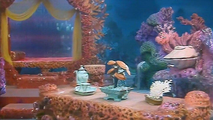 The Dragon Palace used to be magnificent, but now it looks like a stinking ditch.