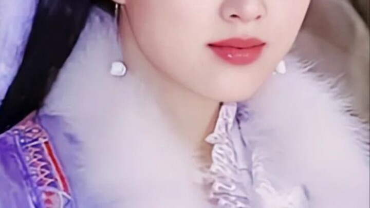 Hilarious! Can you believe she finished filming an entire drama while wearing a sanitary pad!