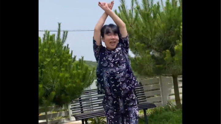 Korean brother and sister cover TWICE's "Alcohol Free" with perfect camerawork