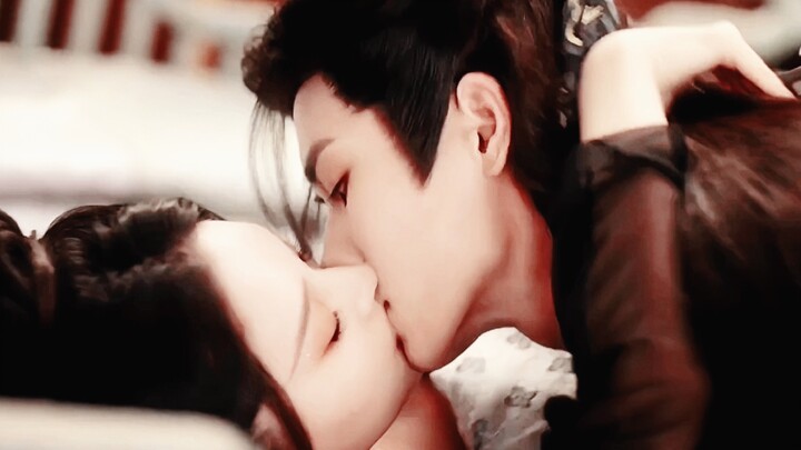 Intense and lingering! The emperor falls for the empress dowager—so much sexual tension! This stepmo