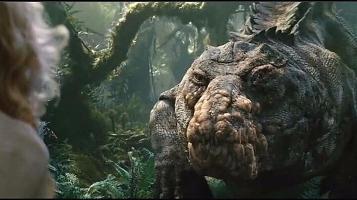 The miss was surrounded by monsters in the woods|<King Kong>