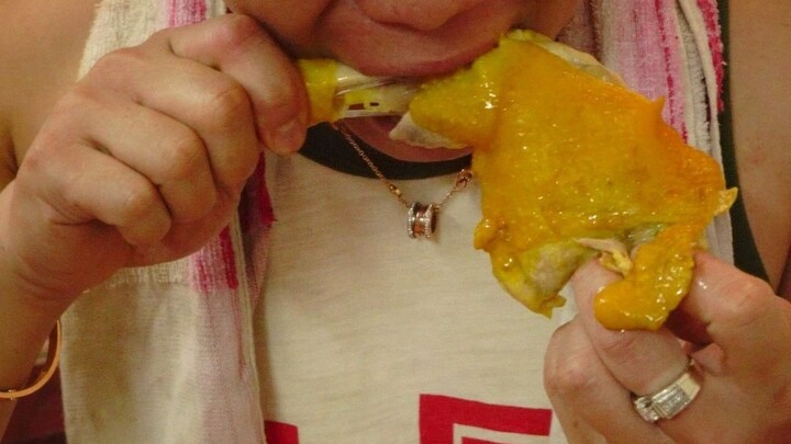 I’ve been eating pineapple for 30 years, and only now do I realize you can eat it like this! Crispy 