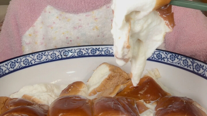 【Xiao Shi Nai Xiong】Hari ini ngumpulin lemak, cuma makan satu roti kecil...