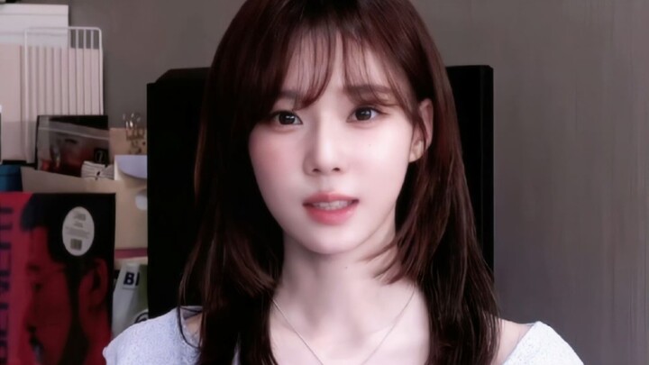 Thầm yêu suốt ba năm ở cấp ba, lúc nào cũng lén nhìn ngắm.