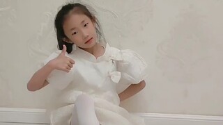 可爱的小道童舞蹈