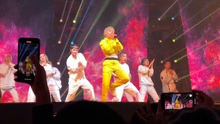 [Lưu Vũ Hân] Trời ơi! Cảm giác thế nào khi xem Lưu Vũ Hân hát và nhảy trong vòng ba mét? "Tiệc nhiệt