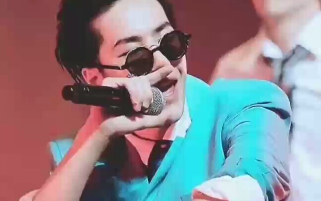 Even Yibo with that slicked-back hair looks pretty cool, doesn’t he?
