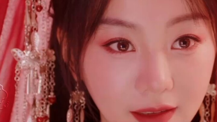 "Kinh ngạc! Cha ta thực ra là Thương Nham Hải Nguyệt Vương Đông Phương Thanh Thương thống trị tam gi