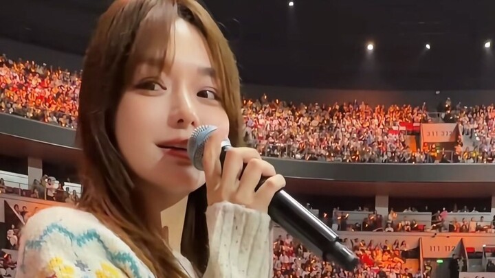 Góc nhìn từ hàng ghế bên cạnh! Hoàng Tiêu Vân được chọn ngẫu nhiên và bốc trúng vé vàng tại concert 