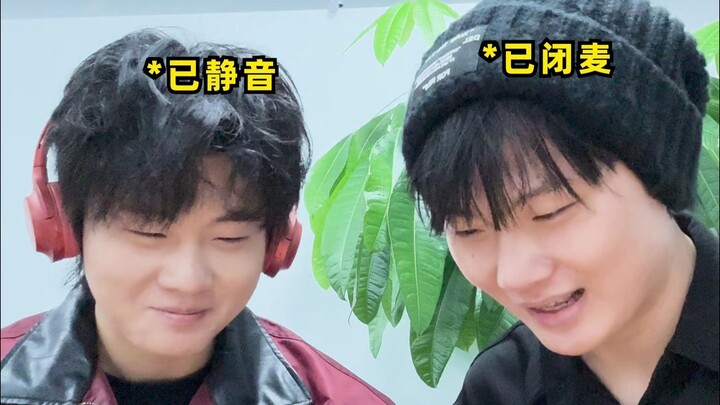 Mouthing words while wearing headphones, calling a friend (2) – it’s epic!!