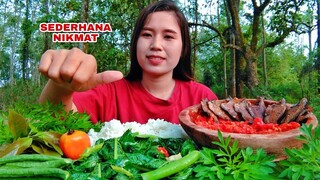 MUKBANG LALAPAN MENTAH IKAN ASIN SAMBAL TERASI SAYUR BATANG DAUN PEPAYA#mukbanglalapan#papayatree