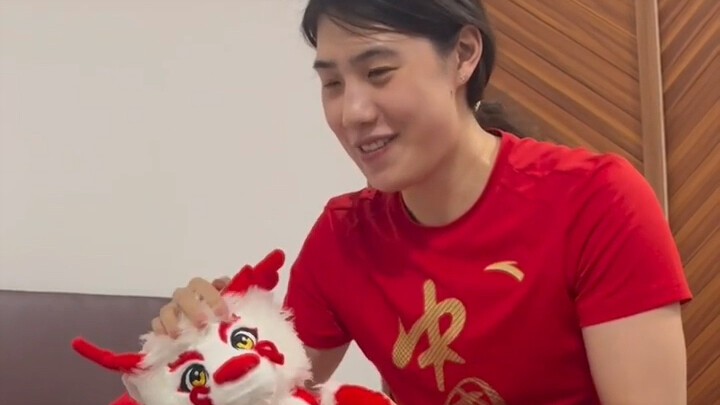 Chị Phi thế mà còn mang cả chăn về luôn hahaha #Trương Vũ Phi
