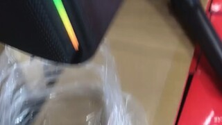 人，最怕的是温水煮青蛙一般的爱。很长时间的相处，都不觉得有多爱，但其实两人在漫长的相处中已经产生了强烈的互相依靠，只是大家都熟悉了这种感觉，谁也不觉得对方有多重要。可一旦离开了，才知道失去对方有