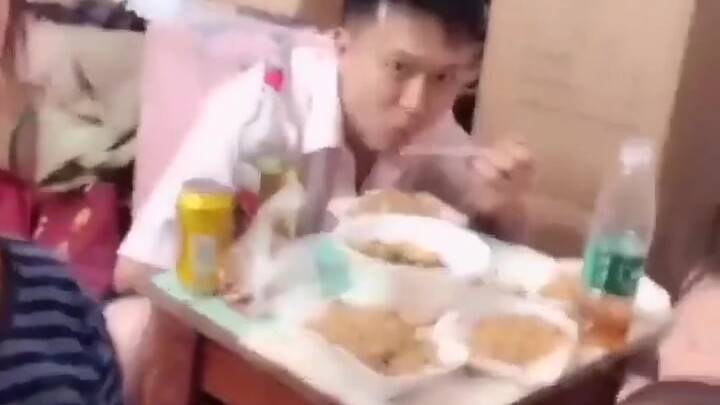 A young couple in Shenzhen used real footage to document their ordinary yet enviable life.