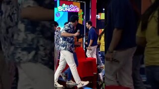 Clifford at Michael Sager, nag-upuan! #shorts | All-Out Sundays