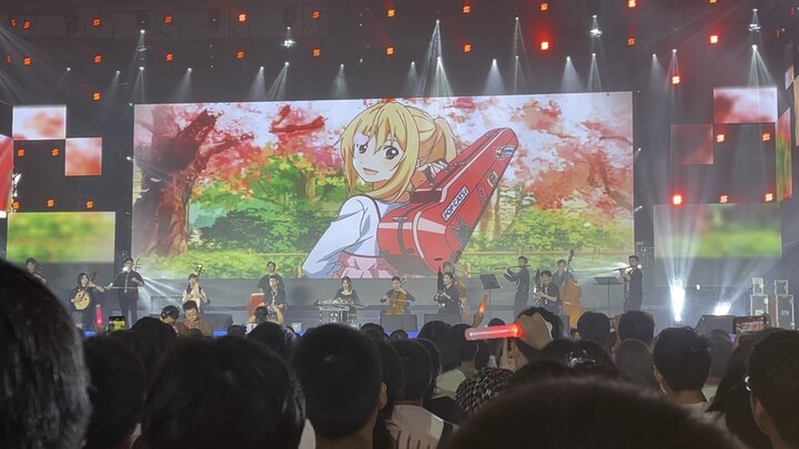 Bữa tiệc tốt nghiệp của ai sử dụng nhạc dân gian để chơi những bản nhạc anime nổi tiếng!