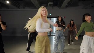【1M】 قائمة الأغاني هي قائمة الرقص | رقصة من إعداد EUNKI لـ FLO - Fly Girl ft. Missy Elliott