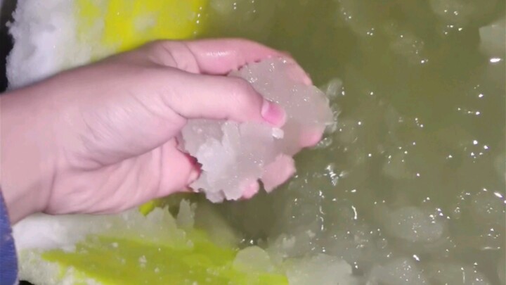 It was snowing—I almost forgot the hibernating turtle! I’d neglected it for two months, so I rushed 