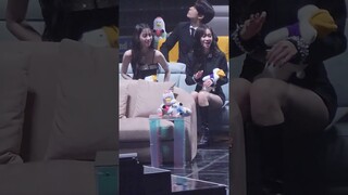 Taeyeon to the rescue, Aespa asking help from their unnies 🤣 #aespa #taeyeon #hyoyeon #gotthebeat