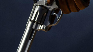 Rasakan guncangan yang dibawa oleh pistol itu