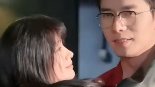 Gadis menikahi bos mafia kejam menggantikan saudari,dan dia menikahinya