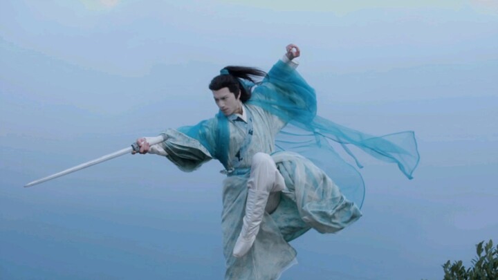 Setelah hujan, langit menjadi biru dan awan-awan pecah. Warna ini akan menjadi masa depan.