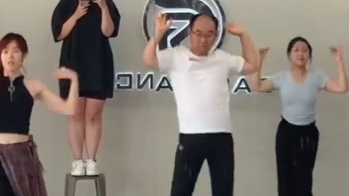 再这样下去，咱叔都可以出道啦~