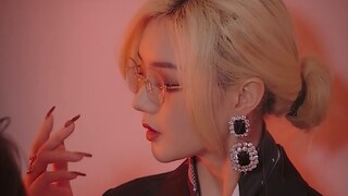 [บทละครสั้น] "ฉันไม่ใช่คนที่จ้องมองลงไปในเหว ฉันคือเหว"