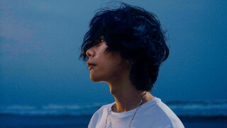 The music video of Yonezu Kenshi's "Paprika"