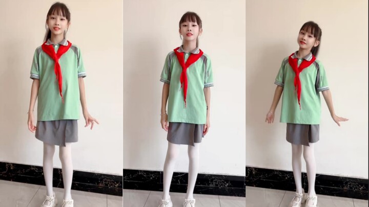 ใครจะปฏิเสธเด็กนักเรียนตัวเล็กน่ารักได้ล่ะ?